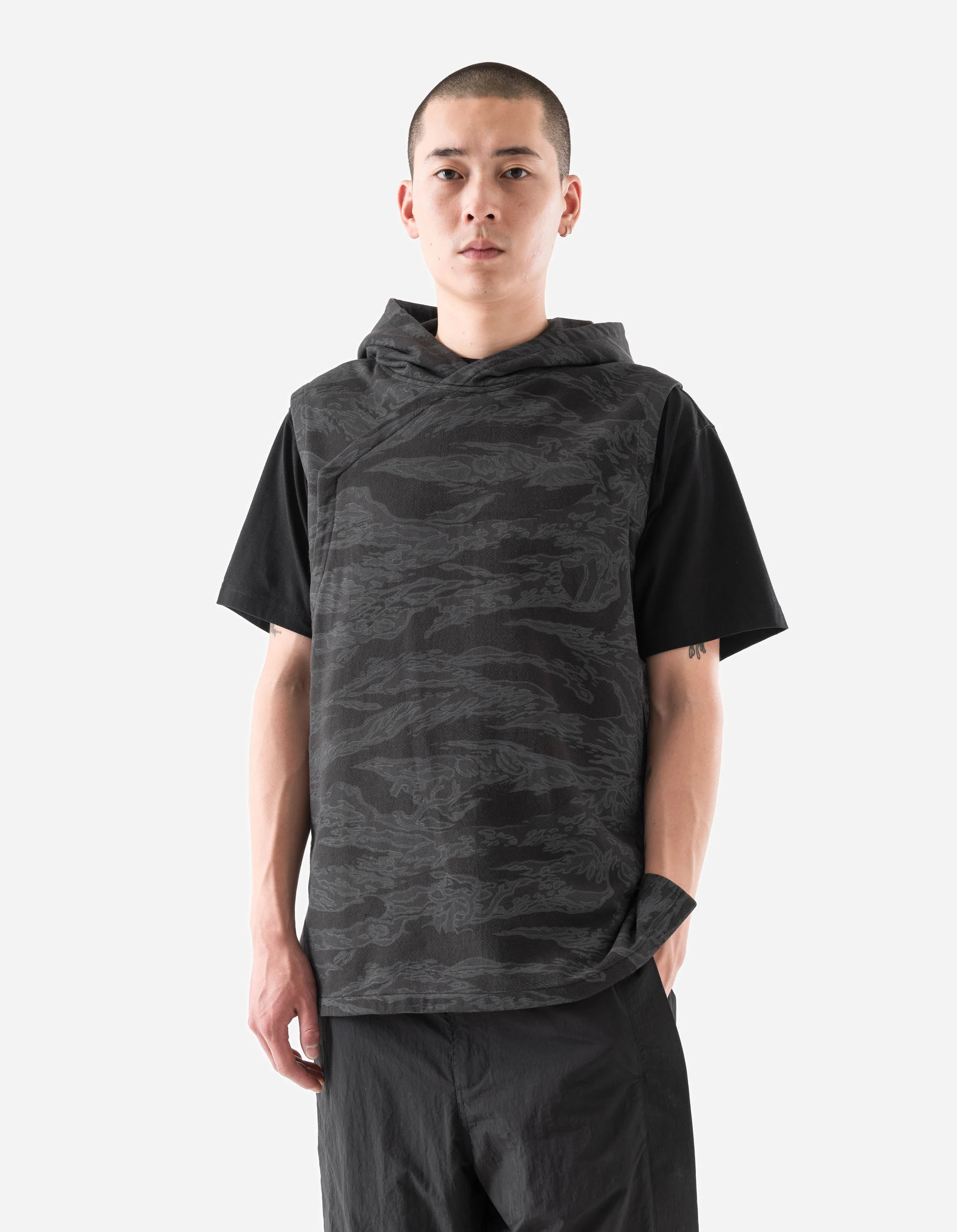 7271 Camo Hooded Prayer Gilet Subdued Night - Image 3