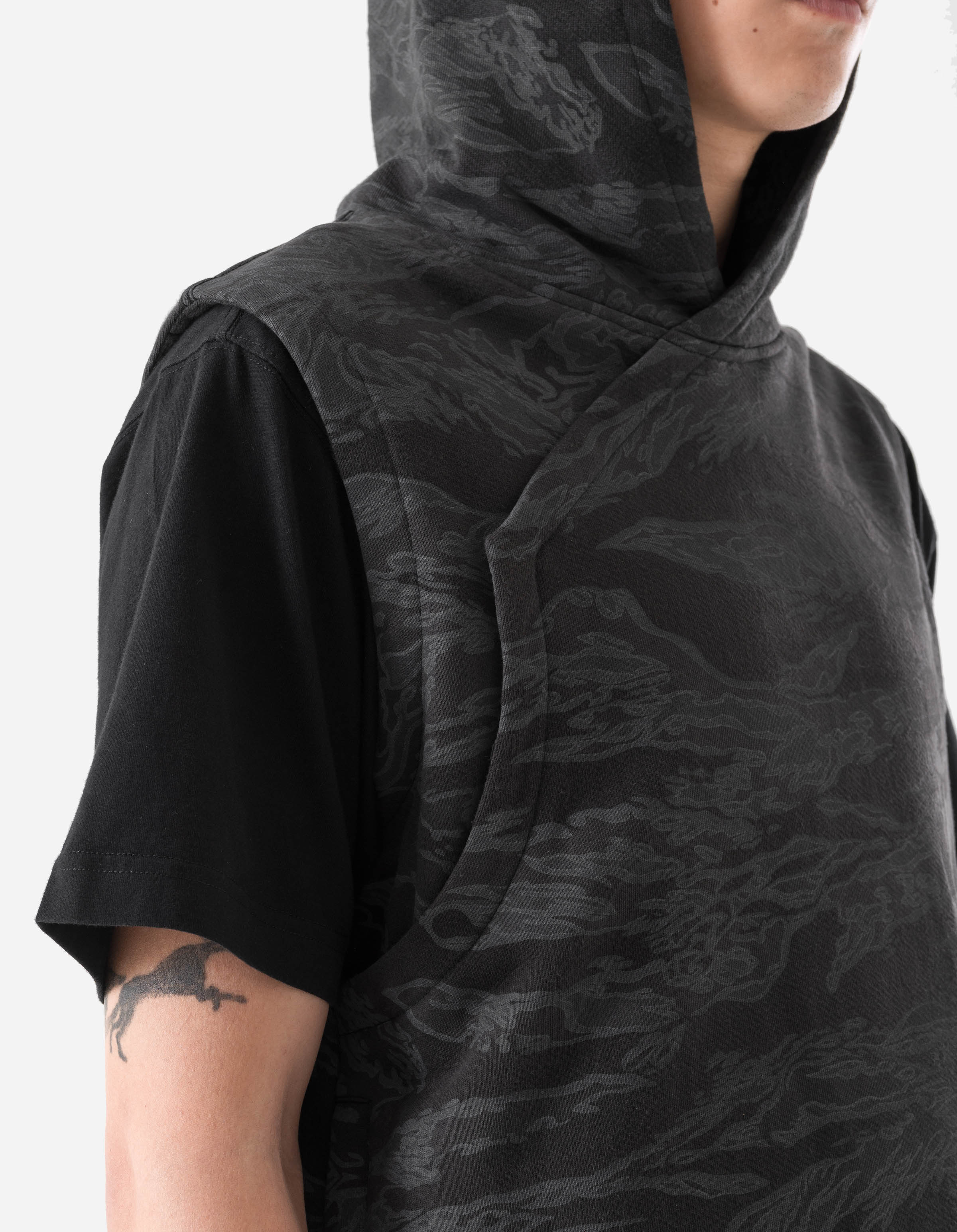 7271 Camo Hooded Prayer Gilet Subdued Night - Image 6