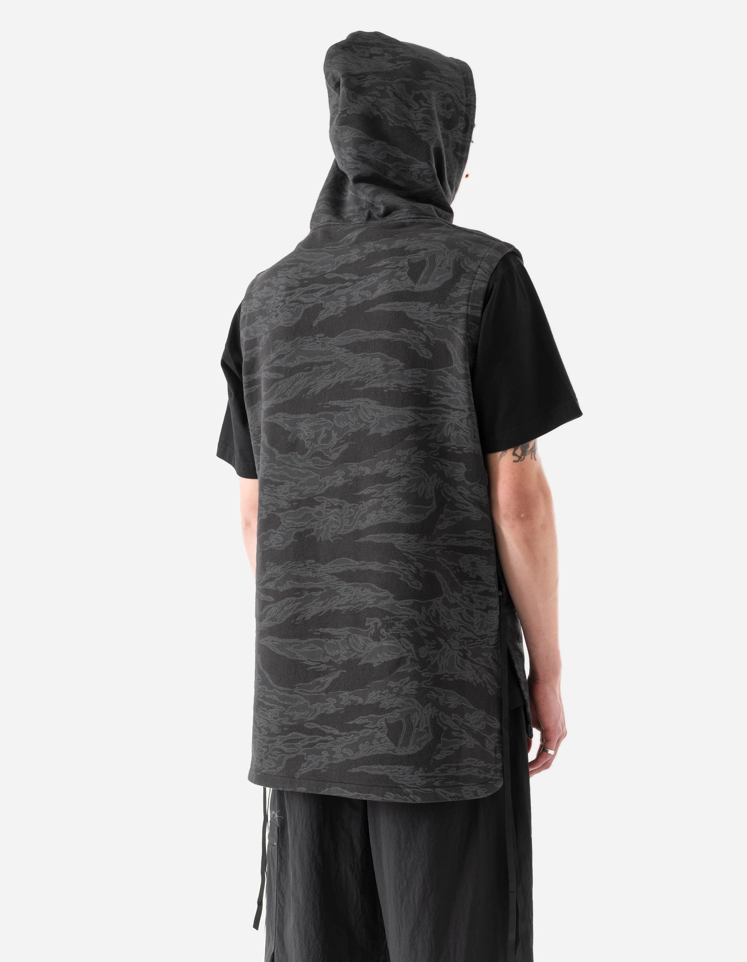 7271 Camo Hooded Prayer Gilet Subdued Night - Image 7